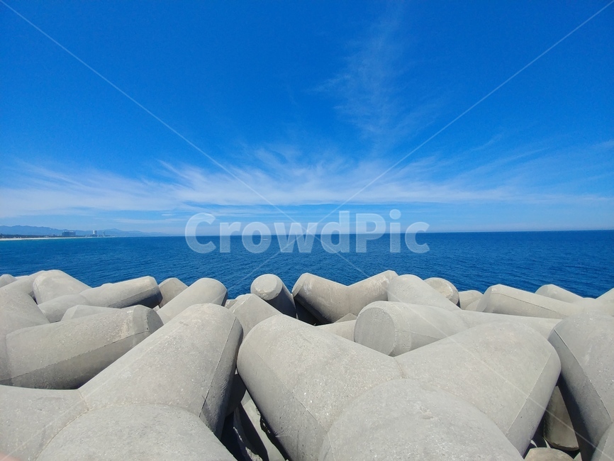 sea,바다,sky,blue,방파제,해변,ocean,하늘,맑은하늘,구름,clouds,grey,korea,한국,한국의바다,한국바다,동해