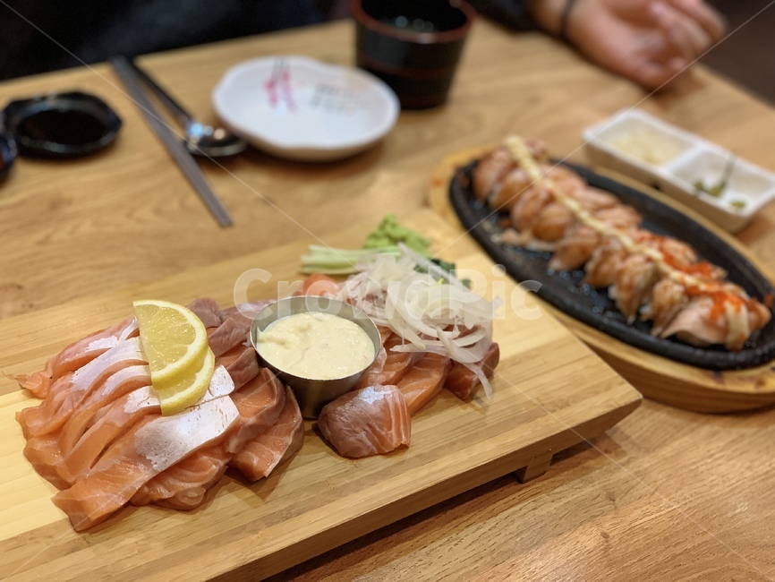 연어,연어초밥,초밥,회,연어집,음식,food,식사,훈제연어,연어회