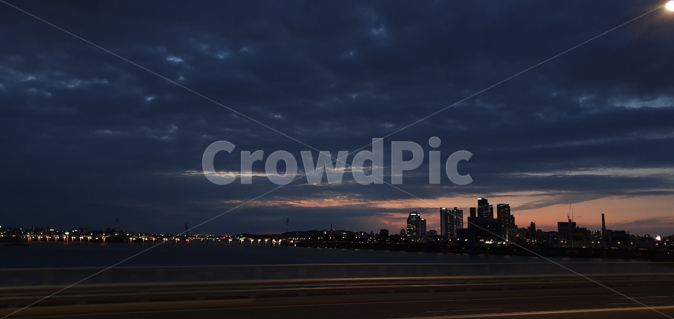 빛,하늘,어두운,고요한,outdoors,nature,자연,옥외,쓸쓸한,dark,야경,밤,풍경,nightscape,night,landscape,도시,city