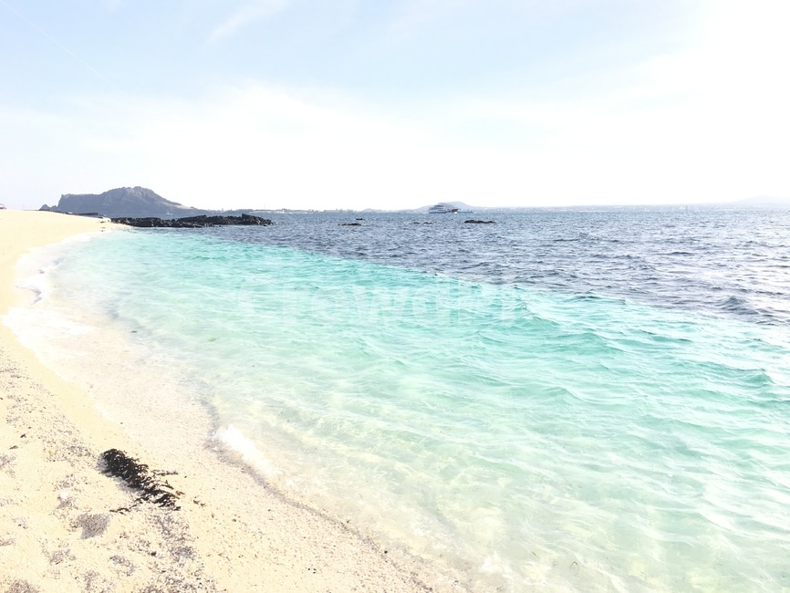 제주도,우도,우도바다,서빈백사,에매랄드빛바다,바다,하늘,jeju,beach,흰모래해변,깨끗한바다,투명한비다,udoisland,whitesand