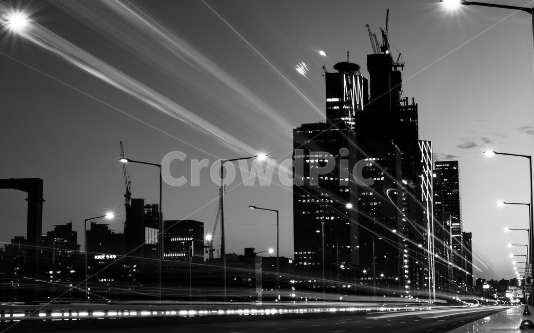 도시,건물,불빛,야경,흑백,노을,다리,대교,한국,서울,시간,흐림,city,korea,seoul,landscape,night,blackwhite,bridge,time,building,야경,밤,풍경,nightscape,night,landscape,도시,city,한국도시풍경,한국도시경관,korea cityscape,흑백,모노톤,monochrome,black and white,road,도로,asphalt,아스팔트,freeway,고속 도로