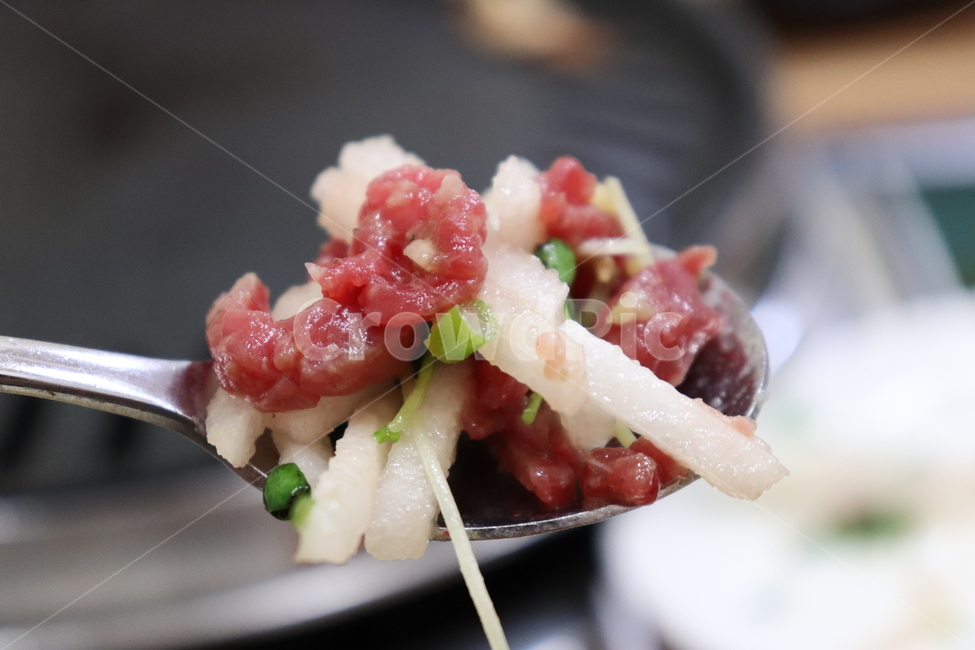 한우,육회,소고기,meat,beef,yukhoe,음식,식재료,요리,food,cook,meal,dishes,food reserves,육류,고기,meat,한식,한국음식,한국요리,korean food,korean dishes,korean meal,korean cook