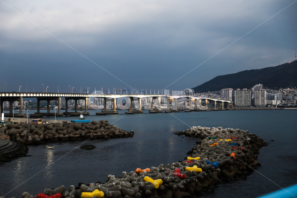 송도,바다,테트라포트,파란하늘,야경,다리,도시,풍경,city,landscape,한국도시풍경,한국도시경관,korea cityscape,water,물,waterfront,워터 프론트,dock,독,pier,교각,port,포트