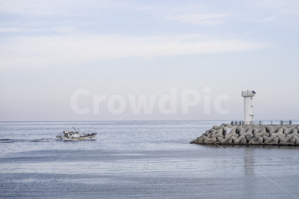 바다,속초,배,등대,풍경,여행,강원도,자연,풍경,nature,landscape,등대,lighthouse,transportation,교통,vehicle,차량,boat,보트,outdoors,옥외,land,땅,sea,ocean,대양,water,물,shoreline,해안선