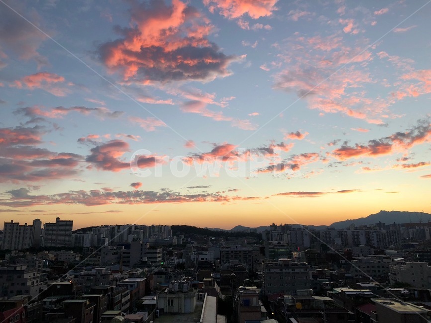 노을,하늘,도시,풍경,건물들,건물,베란다,구름,핑크