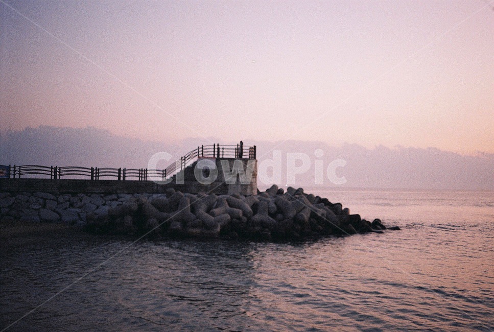 일출,매직아워,magichour,강릉,강문해변,강릉바다,바다,바닷가,방파제,전망대,자연,풍경,nature,landscape,outdoors,옥외,land,땅,architecture,건축물,building,건물,shoreline,해안선,water,물,ocean,대양,sea