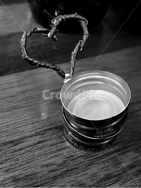 소주,뚜껑,하트,흑백,사랑,감정표현,기분,feeling,emotion,흑백,모노톤,monochrome,black and white