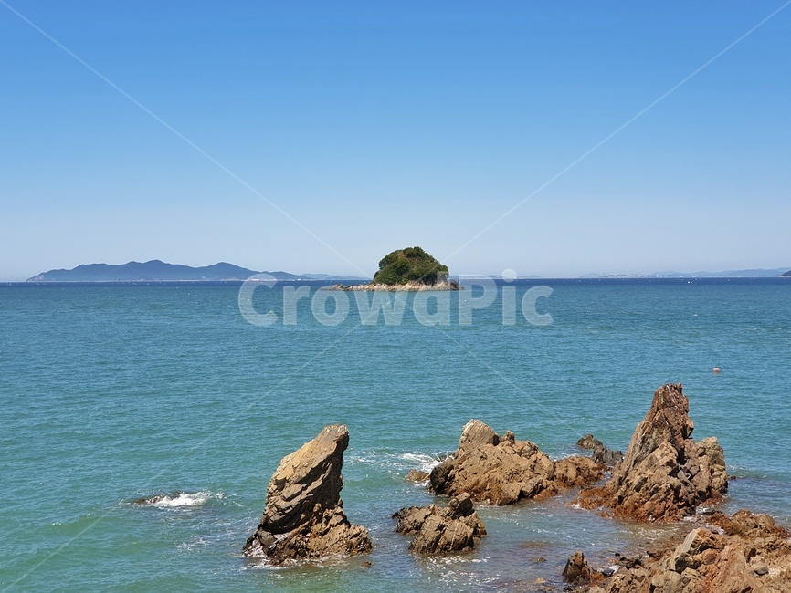 바다,자연,풍경,섬,파도,물,파란하늘,바위,옥외,땅,대양,해안선,곶,nature,outdoors,land,sea,ocean,water,shoreline,promontory,island,sky,landscape,scenery