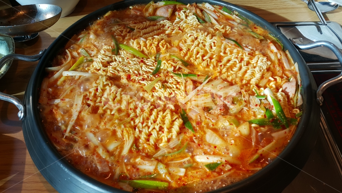 부대찌개,식사,메뉴,요리,레시피,맛집,분식,recipe,라면,면발,햄,국물,찌개,맛있는,맛있다,식당,한국요리,food,korea,소세지,식재료,식자재,냄비,cook,조리,끓다,끓이는,보글보글,부글부글,한식,음식,반찬,푸드,음식,식재료,요리,food,cook,meal,dishes,food reserves,면류,면요리,noodles,한식,한국음식,한국요리,korean food,korean dishes,korean meal,korean cook