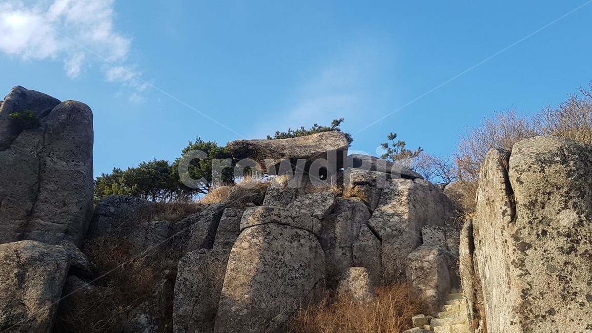 산,돌,바위,풀,들,하늘,구름,자연,풍경,nature,landscape,bunker,벙커,building,건물