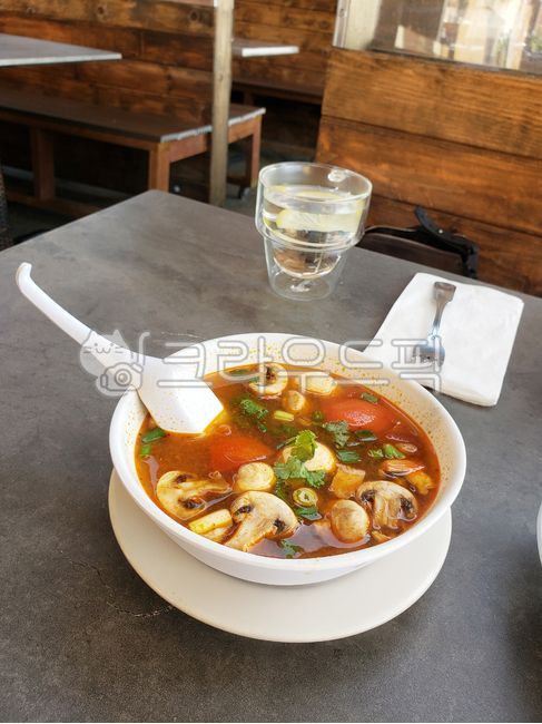 태국요리,요리,noodle,tomyum,똠양꿍,똠양,국물요리,tomyumsoup,그릇,bowl,food,음식,식사,meal