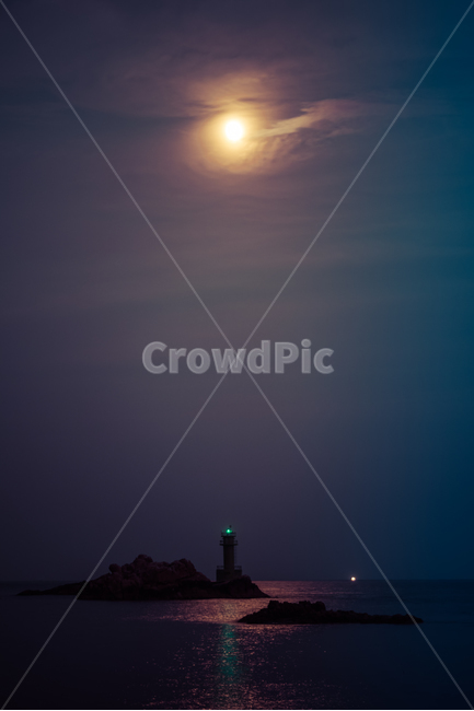 등대,바다,밤바다,구름,달,달무리,분위기,밤하늘,자연,풍경,nature,landscape,등대,lighthouse,야경,밤,nightscape,night,색깔,색상,색채,색감,color sense,color sensitivity,feeling of color,outdoors,옥외