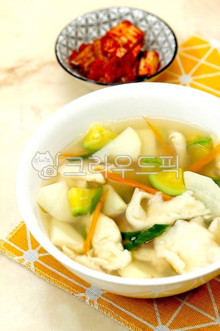 수제비국,수제비,수제비반죽,감자수제비,음식,요리