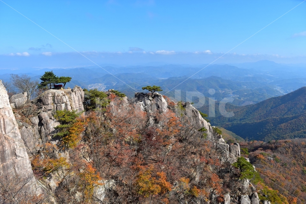 대둔산,가을,풍경,단풍,탐방,도립공원,빨간단풍,파란하늘,가을색,오색,울긋불긋,알록달록,그림같은,칼라풀,뷰티플,아름다운,힐링,감성,자연,정취,산세,명산,100대명산,nature,산,등산,트레킹,풍경사진,비경,경치,가을사진,가을색채,가을의정취,맑음,청명,가을날씨,경관,기암,암봉우리,mountain,금산,완주,논산,낙조대,낙조산장,마천대,케이블카,구름다리,삼선계단,가을,계절,fall,autumn,season,자연,풍경,nature,landscape,한국자연풍경,한국자연경관,korea nature landscape,outdoors,옥외