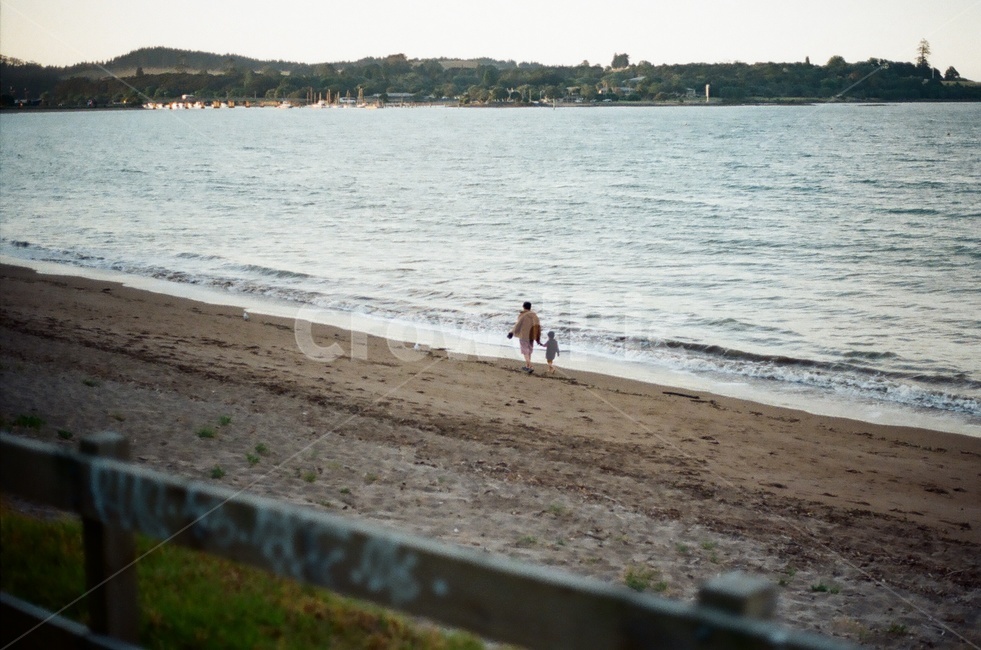 부모,아기,자식,엄마,바다,걷다,해변,바다,beach,sea,사람,인물,인간,human,person,가족,패밀리,family