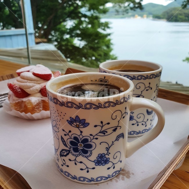 커피,딸기,케이크,coffeecup,커피컵,크림,아메리카노,strawberry,cake,커피,카페,coffee,cafe