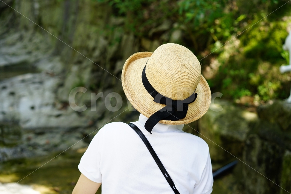 모자,여인,여자,뒷태,나들이,산책,여유,평화,힐링,산뜻,패션,감각,캡,스타일,여행,휴가,traveling,vacation,trip,사람,인물,인간,human,person