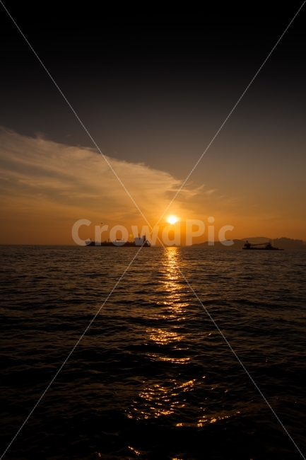 바다,석양,배,저녁,어둠,인천,월미도,sunset,sky,nature,sunrise,orange,view,sun,color,sunlight,beautiful,yellow,background,sunsetoverwater,night,sunsetriver,dark,ship,sea,shipping,business,boat,ocean,water,cloud,city,자연,풍경,nature,landscape,햇빛,outdoors,옥외,하늘,dusk,황혼,red sky,붉은 하늘,dawn,새벽,일몰