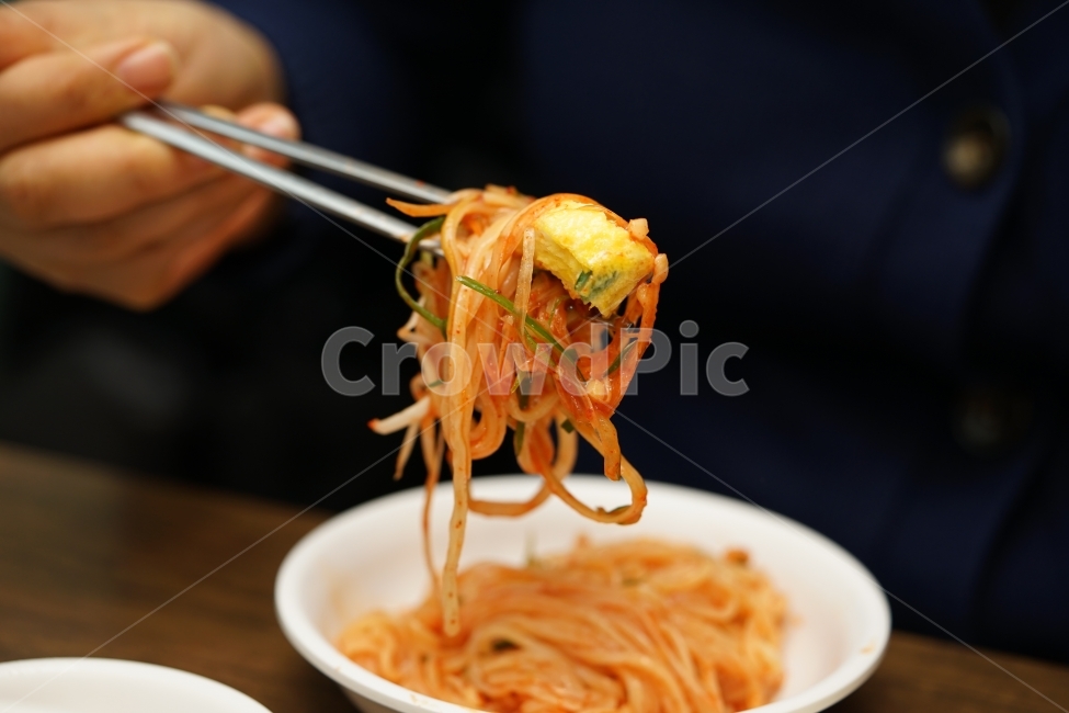 면,쫄면,젓가락,음식,면요리,매콤,새콤,면발,식사,푸드,술안주,젓가락질,음식,식재료,요리,food,cook,meal,dishes,food reserves,면류,면요리,noodles,한식,한국음식,한국요리,korean food,korean dishes,korean meal,korean cook