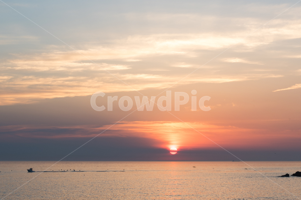 바다,풍경,일몰,노을,구름,하늘,배,sky,sun,sunset,cloud,landscape,자연,풍경,nature,landscape,색깔,색상,색채,색감,color sense,color sensitivity,feeling of color,outdoors,옥외