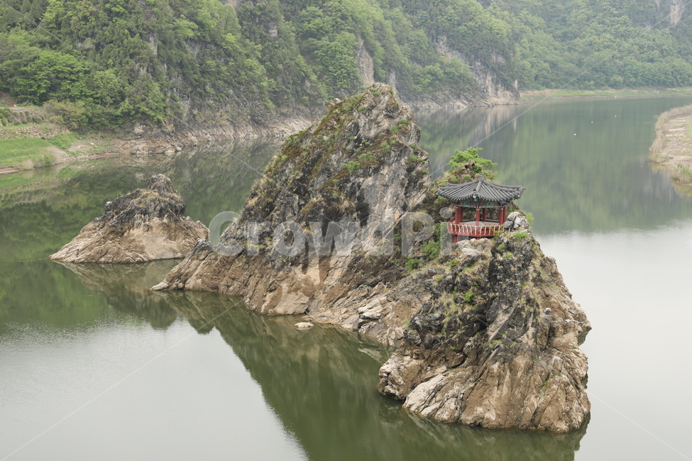 도담삼봉,정자,섬,충주호,단양,반영,물,자연풍경,자연,풍경,nature,landscape,한국자연풍경,한국자연경관,korea nature landscape,promontory,곶,outdoors,옥외,land,땅