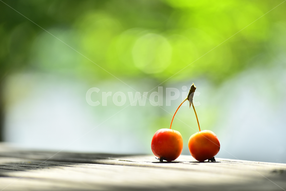 fruit,snack,deck,tree fruit,sour,red,apple,wood grain,baby apple,food,2,dessert,light,background,plant,citric acid,bokeh,edible,sweet