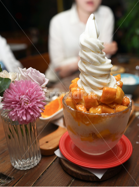 빙수,망고빙수,망고,아이스크림,간식,디저트,후식,꽃,플라워,mango,ice,카페,음식,식재료,요리,food,cook,meal,dishes,food reserves,디저트,간식,후식,dessert,snack