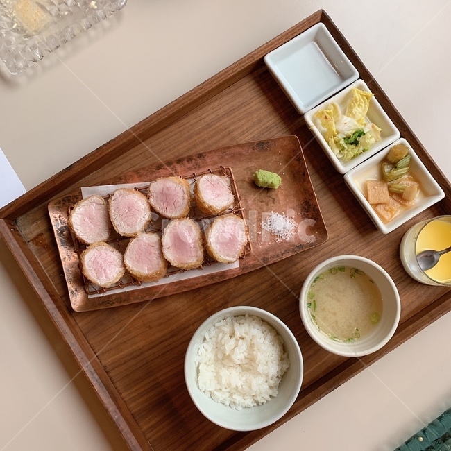 규카츠,돈까스,일식,일본음식,일본가정식,음식,음식,식재료,요리,food,cook,meal,dishes,food reserves,일식,일본음식,일본요리,Japanese food,Japanese dishes,Japanese meal,Japanese cook
