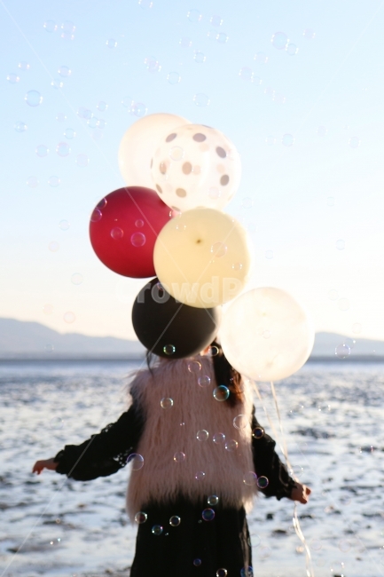 인물사진,감성사진,풍선,소녀,비눗방울,생일파티,생일,사람,인물,인간,human,person,어린이,어린아이,child,children,kid,감성,sensible,feeling