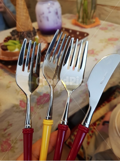 fork,포크,카페,cafe,knife,나이프,디저트,dessert,식사,food,사물,물건,thing,먹다,eat,식기류,오브젝트,object,빨강,노랑,red,yellow,사물,물건,오브젝트,thing,object,matter