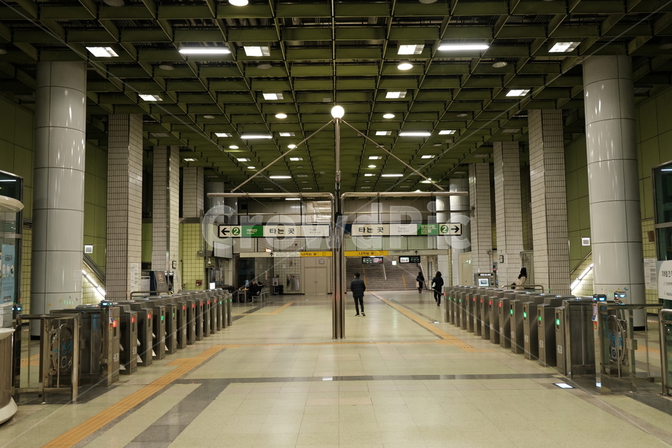 지하철,개찰구,기차,터미널,공항