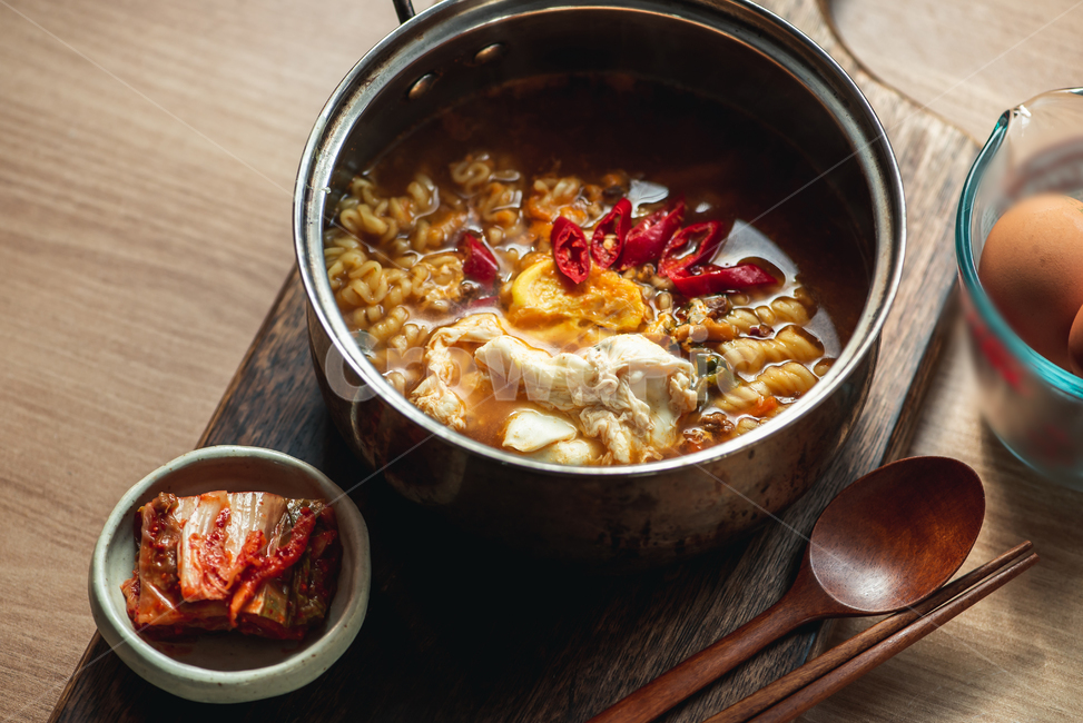 pepper,Ramen pot,egg,wooden table,Korean cuisine,convenience food,spicy,selfcatering food,Eating alone,warm,ramen,Egg Ramen,Cooking at home,Korean food,woodentable,wooden cutting board,Korean Ramen