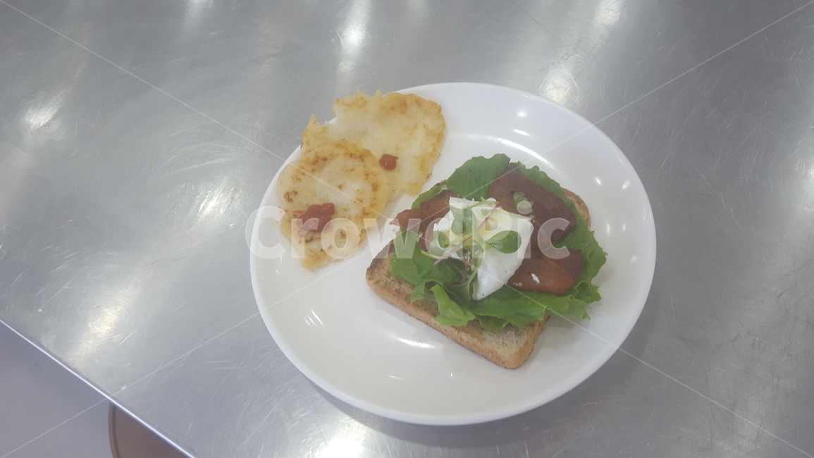 에그베네딕트,양식,해시브라운,포테이토,서양음식,음식,식재료,요리,food,cook,meal,dishes,food reserves