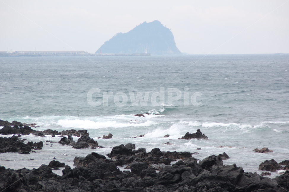sea,바다,water,물,outdoors,옥외,ocean,대양,nature,자연,land,나라,곶,shoreline,해안선,파도,흰파도,현무암,제주,제주도,서귀포,섬,배경,배경화면,자연,풍경,nature,landscape,한국자연풍경,한국자연경관,korea nature landscape,제주도,jeju,jeju island