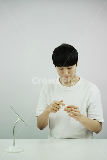 남자,뷰티,스킨케어,피부관리,화장품,로션,beauty,skincare,cosmetic,남성,lotion,그루밍족,사람,인물,인간,human,person,남성,남자,man,male,뷰티,미용,beauty treatment