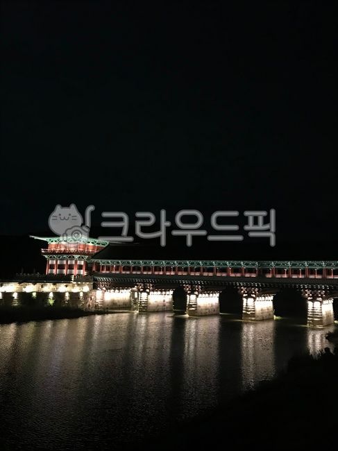 night view,lighting,cultural heritage,Gyeongju,building,Woljeong Bridge,Hanok,cultural property,Korea,architecture