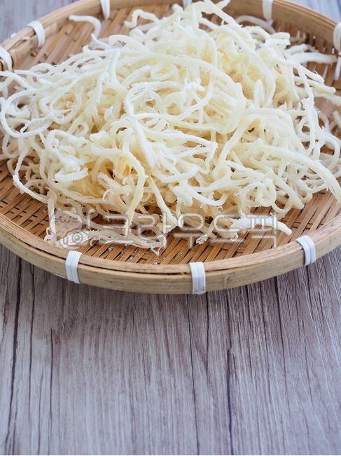 snack,cookingingredients,driedfish,squid stew,sidedish,dried squid,cooking ingredients,food,dried fish,side dish,driedsquid,processedfood,processed food,background,calamari,squid