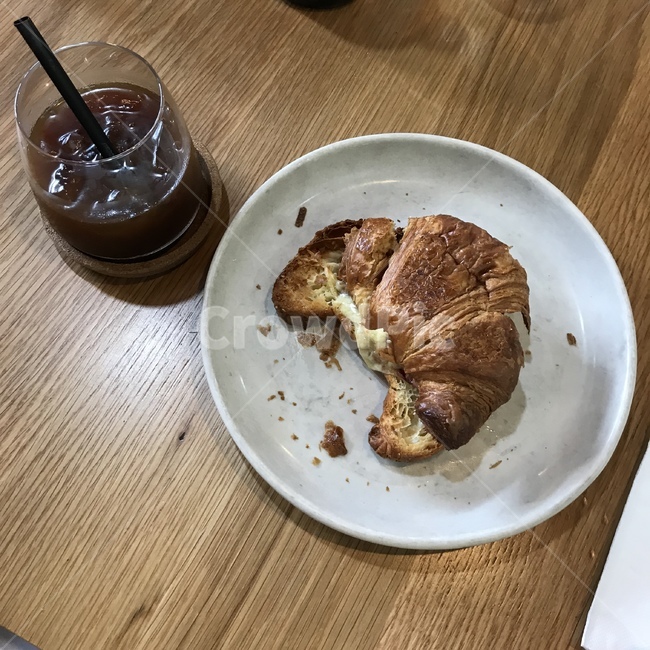 크루아상,커피,아메리카노,카페감성,카페,음식,식재료,요리,food,cook,meal,dishes,food reserves,빵,bread