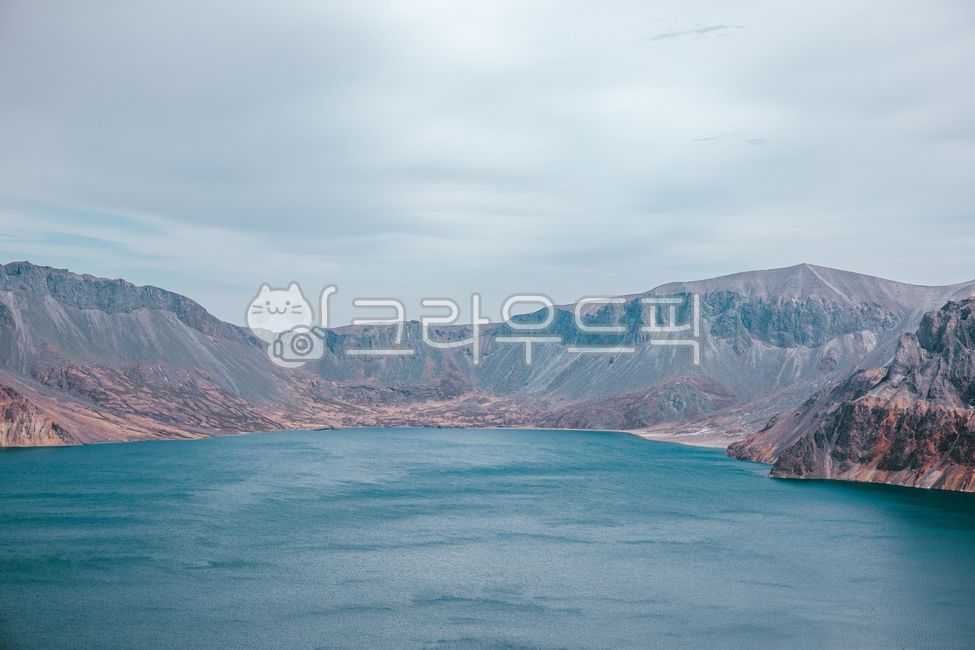 백두산,천지,호수,자연,풍경,하늘,산맥,산