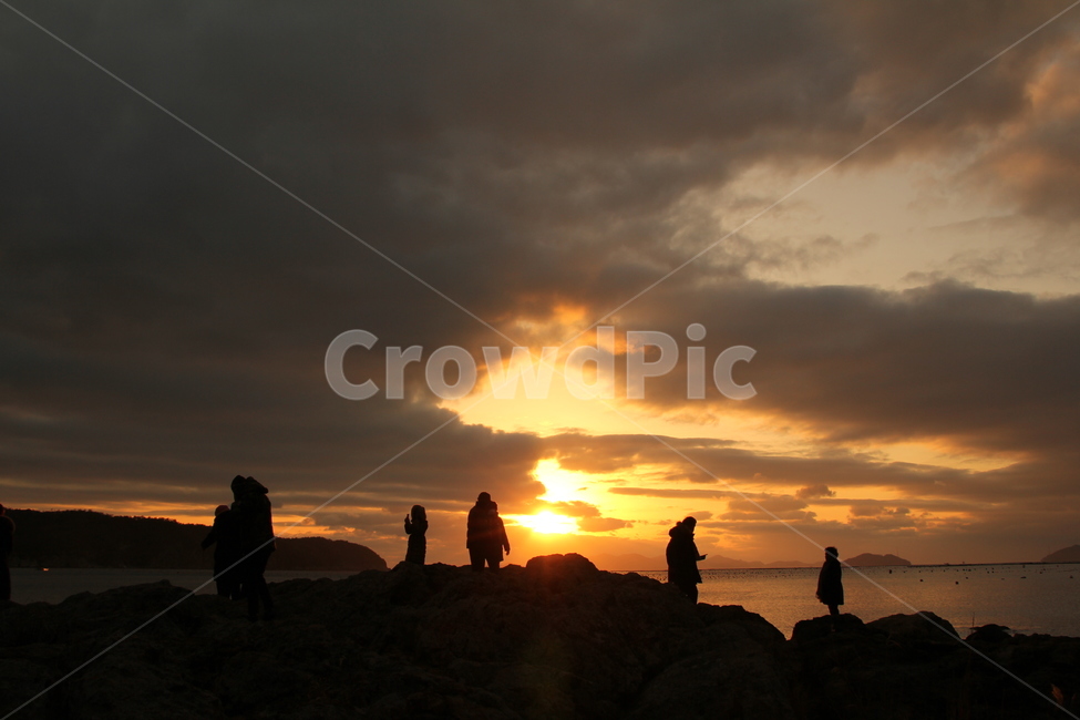 일출,해돋이,일출명소,완도군,정도리구계등,구계등일출,완도자갈마당일출,해,sun,sunrise,자연,풍경,nature,landscape,사람들,대중,군중,other people,crowd,인물실루엣,사람실루엣,character silhouette,human silhouette,outdoors,옥외,human,인간,person,사람,dawn,새벽,sunset,일몰,red sky,붉은 하늘,sky,하늘,dusk,황혼