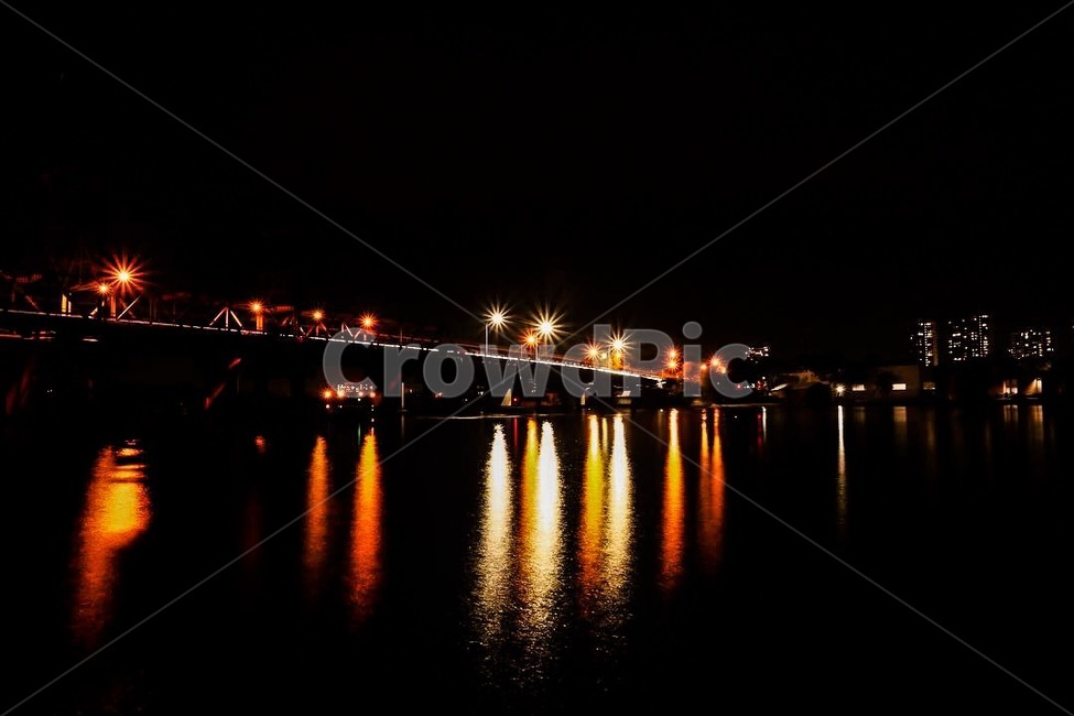 다리,야경,빛,가로등,노랑,야경,밤,풍경,nightscape,night,landscape,건축물,건물외관,exterior,building,structure,architecture,construction,water,물,waterfront,워터 프론트