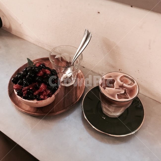 카페,디저트,이태원카페,음식,먹방,cafe,coffe,창가,dessert,블루베리,blueberry,cup,컵,스푼,spoon,커피잔,커피,카페,coffee,cafe
