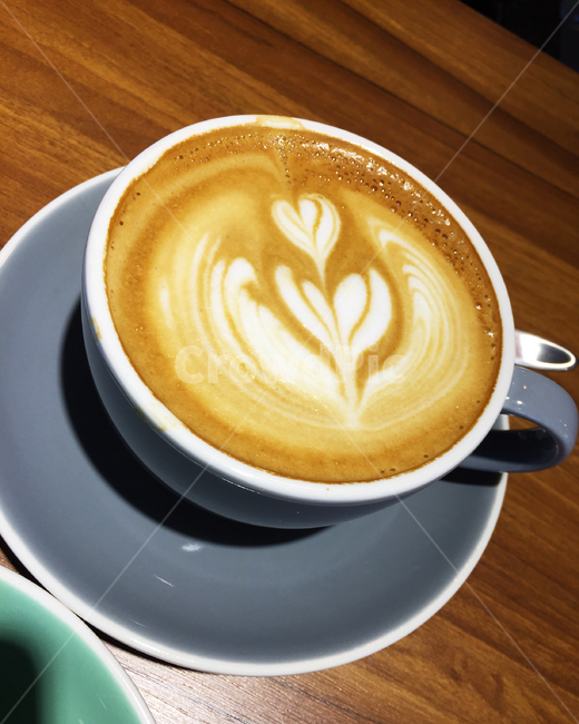 카페,라떼,라떼아트,커피,커피잔,테이블,커피,카페,coffee,cafe