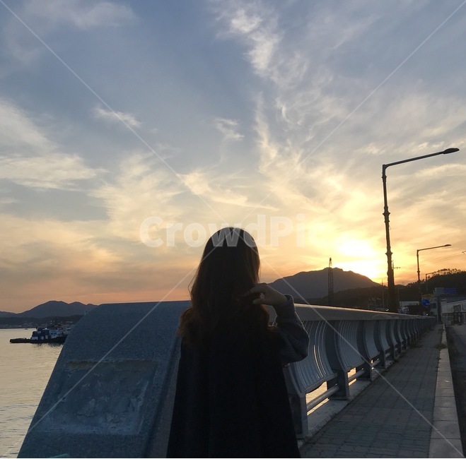 여자,사람,뒷모습,해질녘,노을
