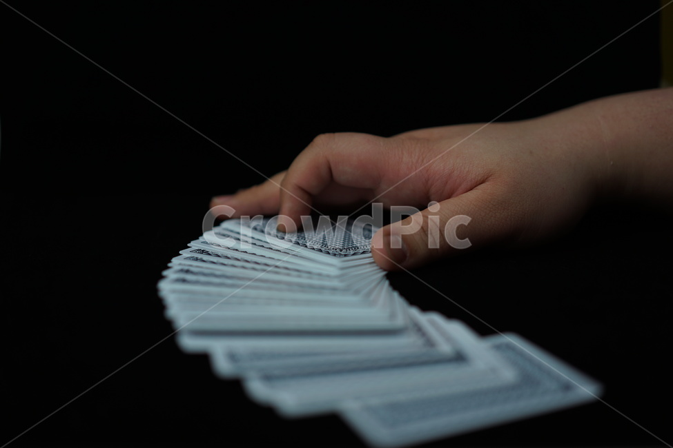 포커,원카드,카드놀이,카드게임,도박,플레잉카드,트럼프카드,playingcard,trumpcard,poker,손가락,사람,인물,인간,human,person,신체일부,몸,body,게임,오락,놀이,game,play