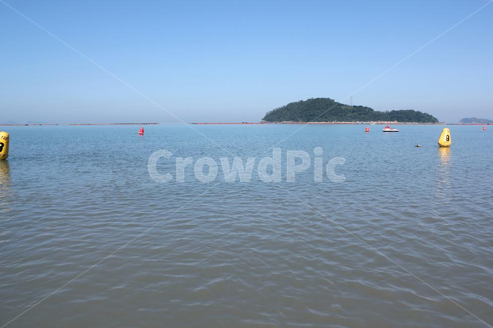 하늘,파란하늘,낮하늘,파랑,블루,섬,산,녹색,그린,바다,바닷물,물,바닷가,물결,해변,해안가,자연,풍경,자연,풍경,nature,landscape,outdoors,옥외,land,땅,ocean,대양,sea,water,shoreline,해안선