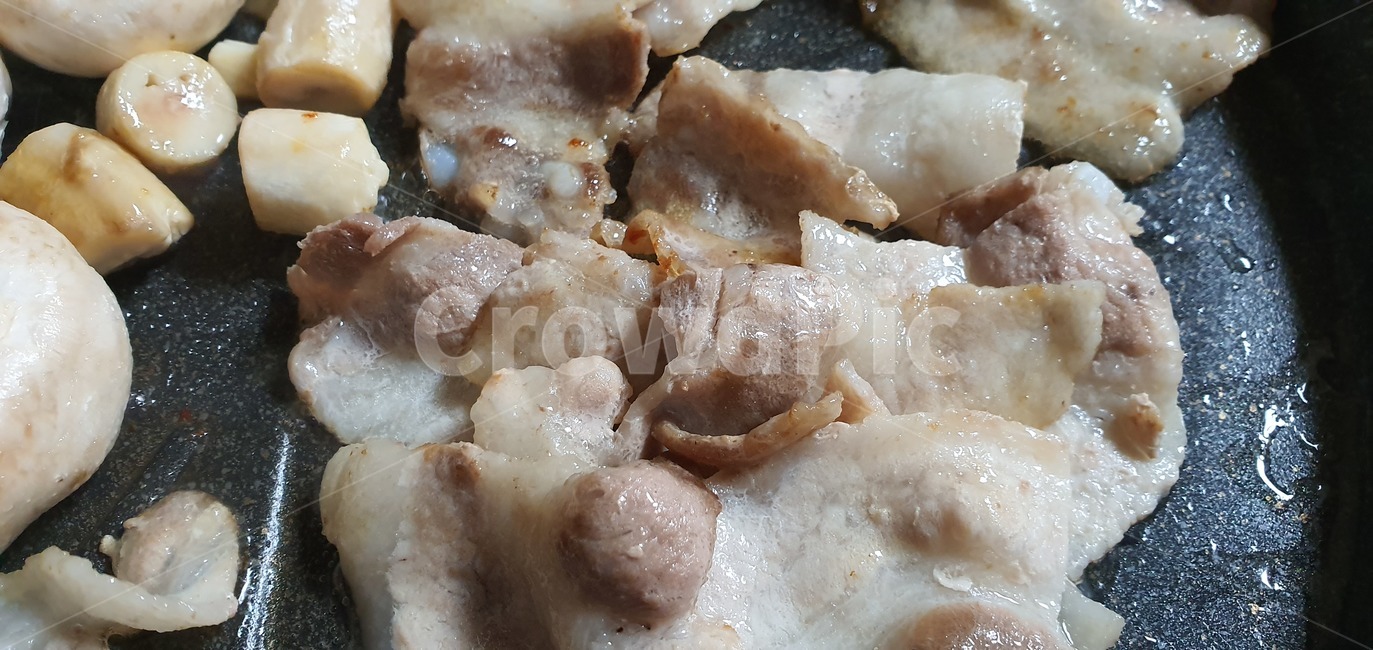 삼겹살,고기,돼지고기,요리,버섯,새송이버섯,meat,pork,cuisine,bacon,roast,belly,tasty,fat,dinner,cooking,barbecue,slices,grill,roasted,grilled,gourmet,dish,delicious,fresh,fillet,cut,raw,white,nutrition,bbq,closeup,meal,food,음식,pasta,ravioli,라비올리