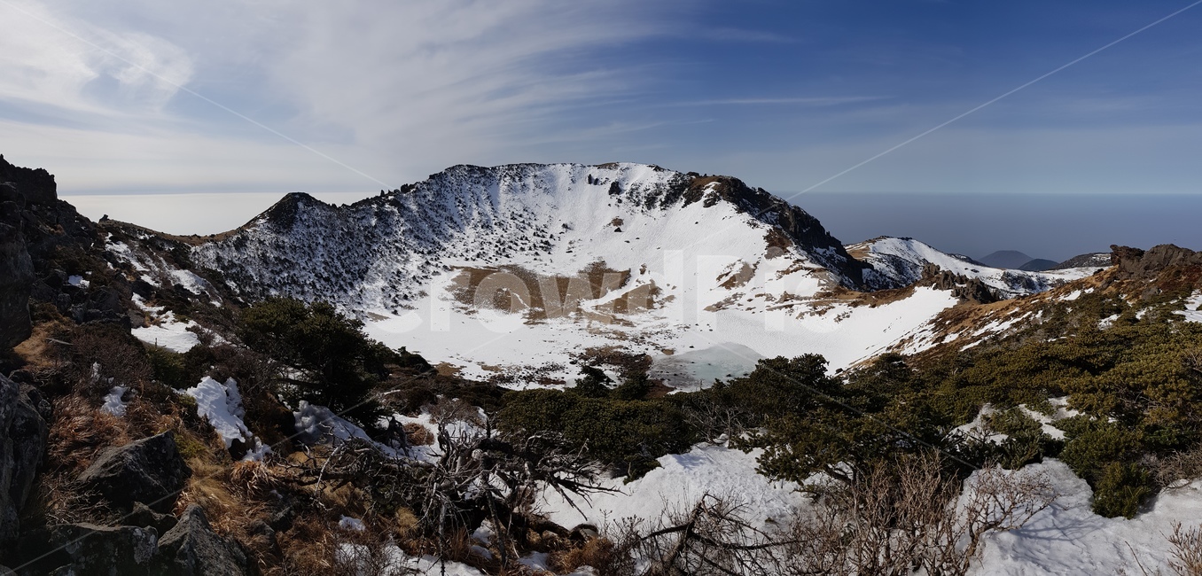 mountain,산,outdoors,옥외,nature,자연,mountainrange,산맥,한라산,백록담,정상,겨울,눈,파노라마