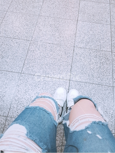 다리,찢청,청바지,감성,생각