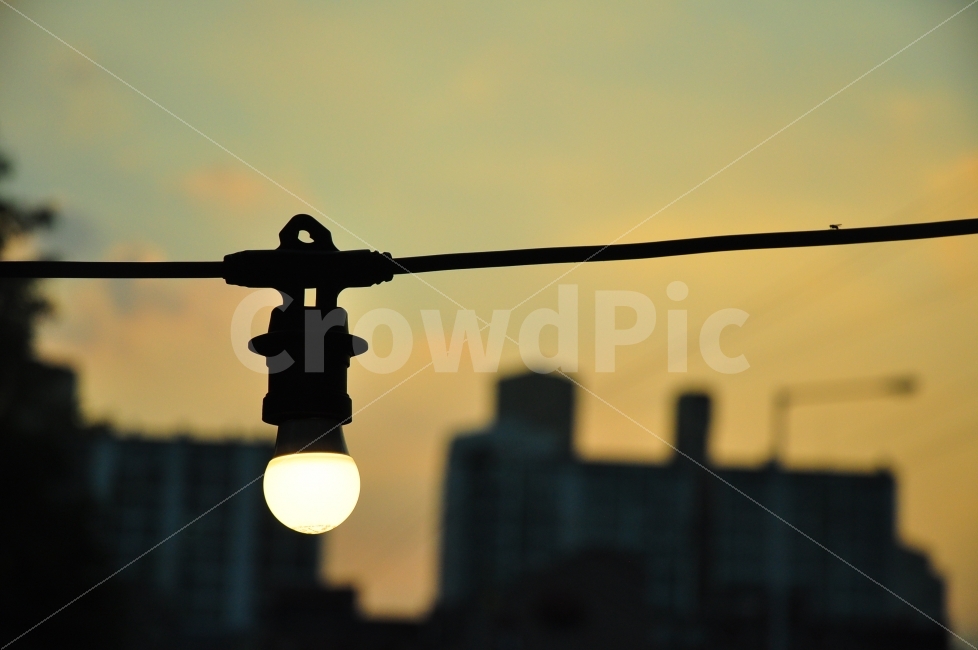 춘천,여행,해질녘,카페,전구,조명,빛,어둠,아파트,도시,야외,trip,sunset,cafe,bulb,lights,dark,outside,감성,sensible,feeling,사물,물건,오브젝트,thing,object,matter